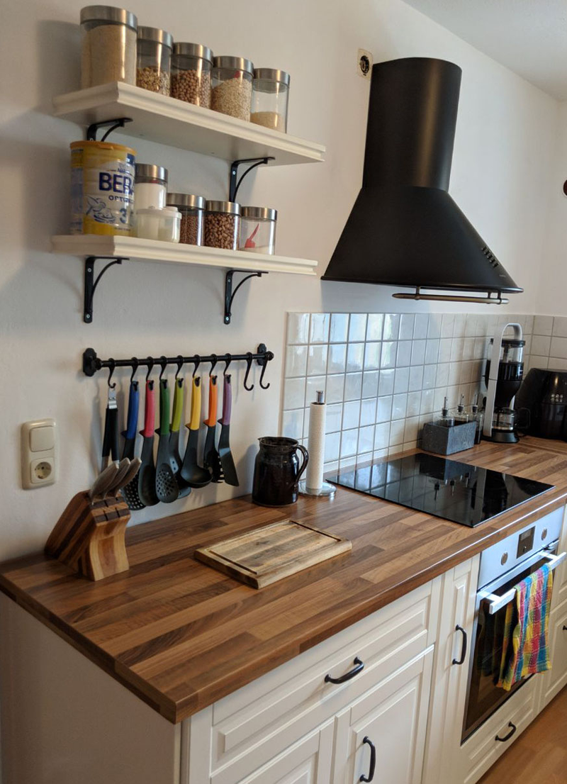 La cocina, casi terminada (en este lado falta rematar la lĂnea de la pared.